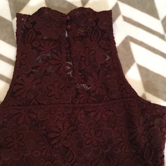 Cranberry Lace Bodycon Dress - Picture 4 of 8